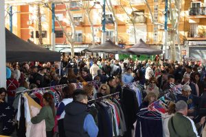 El mercat solidari 2025 de Manises recapta 7.700 euros que es destinen a cinc entitats socials