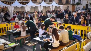 El Mercat de Nadal llena de público el Raval de Sant Josep y marca el inicio de la temporada navideña en Onda