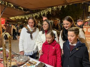 El Mercadillo Navideño da inicio a la época más mágica del año en el Grau con la participación de los comercios, cultura y gastronomía tradicional