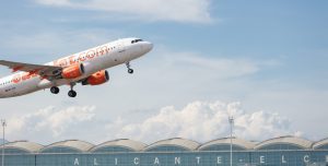 Cano afirma que “las cifras de crecimiento de los aeropuertos valencianos ratifican la necesidad de acelerar las obras de ampliación”