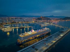Barcala califica de “magnífica noticia” el anuncio de Costa Cruceros de operar en Alicante como puerto base