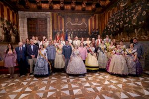 El Consell autoriza la prórroga del convenio para facilitar la participación de los Centros Valencianos en el Exterior en los actos oficiales de las Fallas 2026