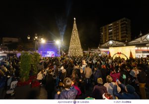 Gandia encén la il·luminació nadalenca amb un espectacle multitudinari a la plaça del Prado