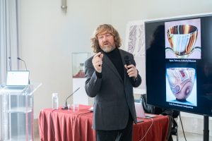 El experto italiano Dario del Bufalo asegura que el Santo Cáliz se puede datar en el siglo I a.C. y que está realizado con un ágata oriental