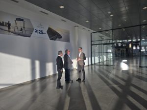 Oropesa del Mar refuerza su estrategia turística con una acción promocional destacada en el Aeropuerto de Castellón