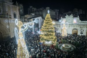 La ‘Encesa’ de luces de Navidad hace brillar Castellón como nunca