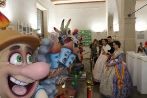 Llíria inaugura las Fallas 2026 con la Exposición del Ninot