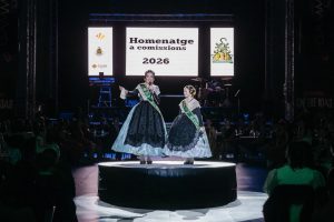 Castellón rinde homenaje a las 19 comisiones que dan vida a la Magdalena