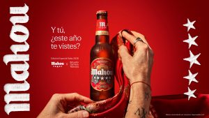 Mahou se viste de Fallas con una edición especial creada por el diseñador valenciano Eduardo Cervera