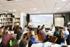 La jornada ‘SOS Turismo’ somete el modelo de Benitatxell a examen para frenar la masificación y la pérdida de identidad