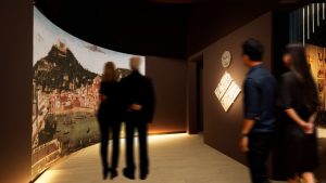 Un medallón del rey Alfons el Magnànim y un azulejo del Palau del Real, nuevas piezas del futuro Centro del Santo Cáliz