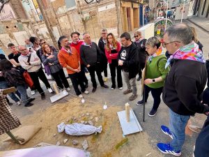 El ninot del bebé de Gaza de la Falla Arrancapins guanya el premi de Compromís a la crítica social i política