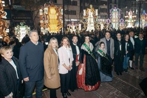 Castellón se ilumina con la Encesa de les Gaiates en una noche de luz, emoción y color de un espectáculo único