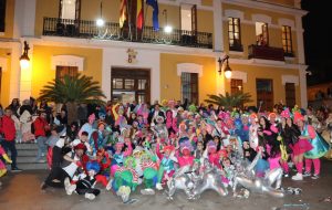 Diversión y sátira social desfilan por las calles de Burjassot en la Cabalgata del Humor 2026