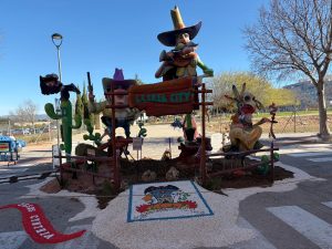 Alpelic i adjacents reina por primera vez en los monumentos grandes de las Fallas de Llíria