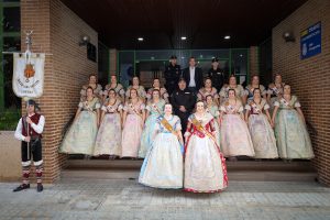 Las Falleras Mayores de Torrent inician sus visitas institucionales en la previa de la Plantà