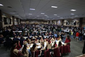 Cientos de falleros de Borriana celebran el tradicional ‘Pa i Porta Faller’ en la Llar Fallera a una semana de las Fallas