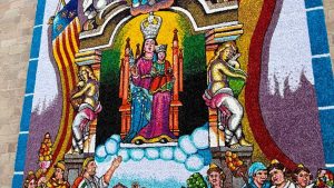 Burriana estrena el tapiz de las Fallas inspirado en el Clot de la Mare de Déu