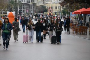 El turista extranjero se gasta 140 euros al día y se queda más tiempo en la Comunitat Valenciana